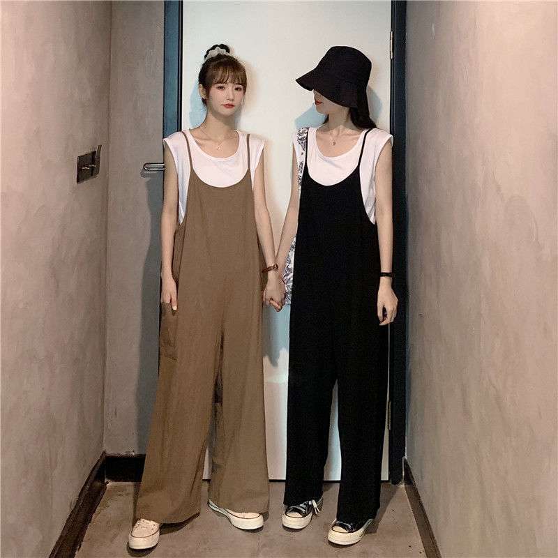 ゆったりシルエットのレトロ風サロペット