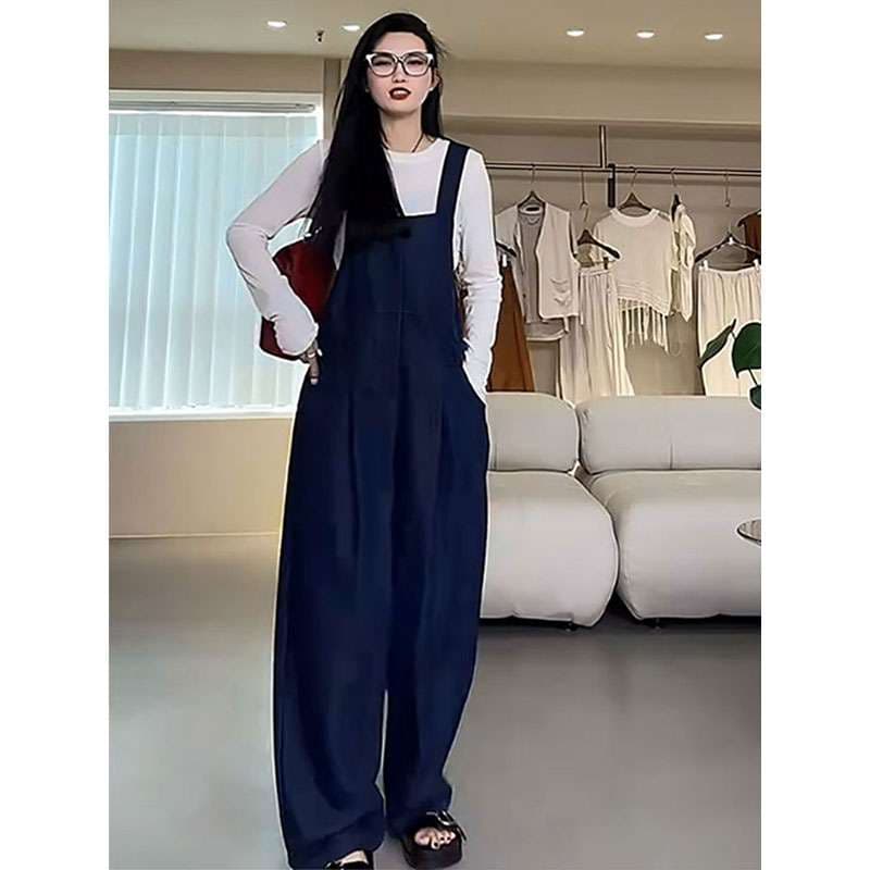 ゆったりシルエットのレトロサロペット