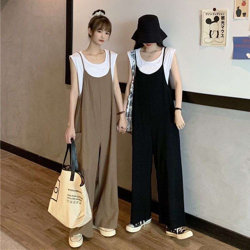 ゆったりシルエットのレトロ風サロペット