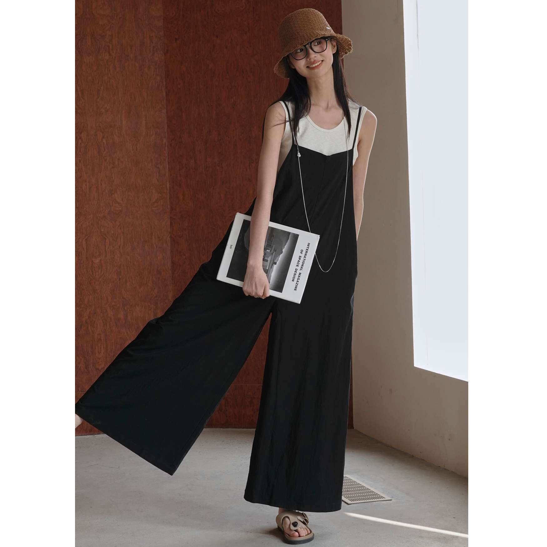 軽やかな夏向けロングサロペット