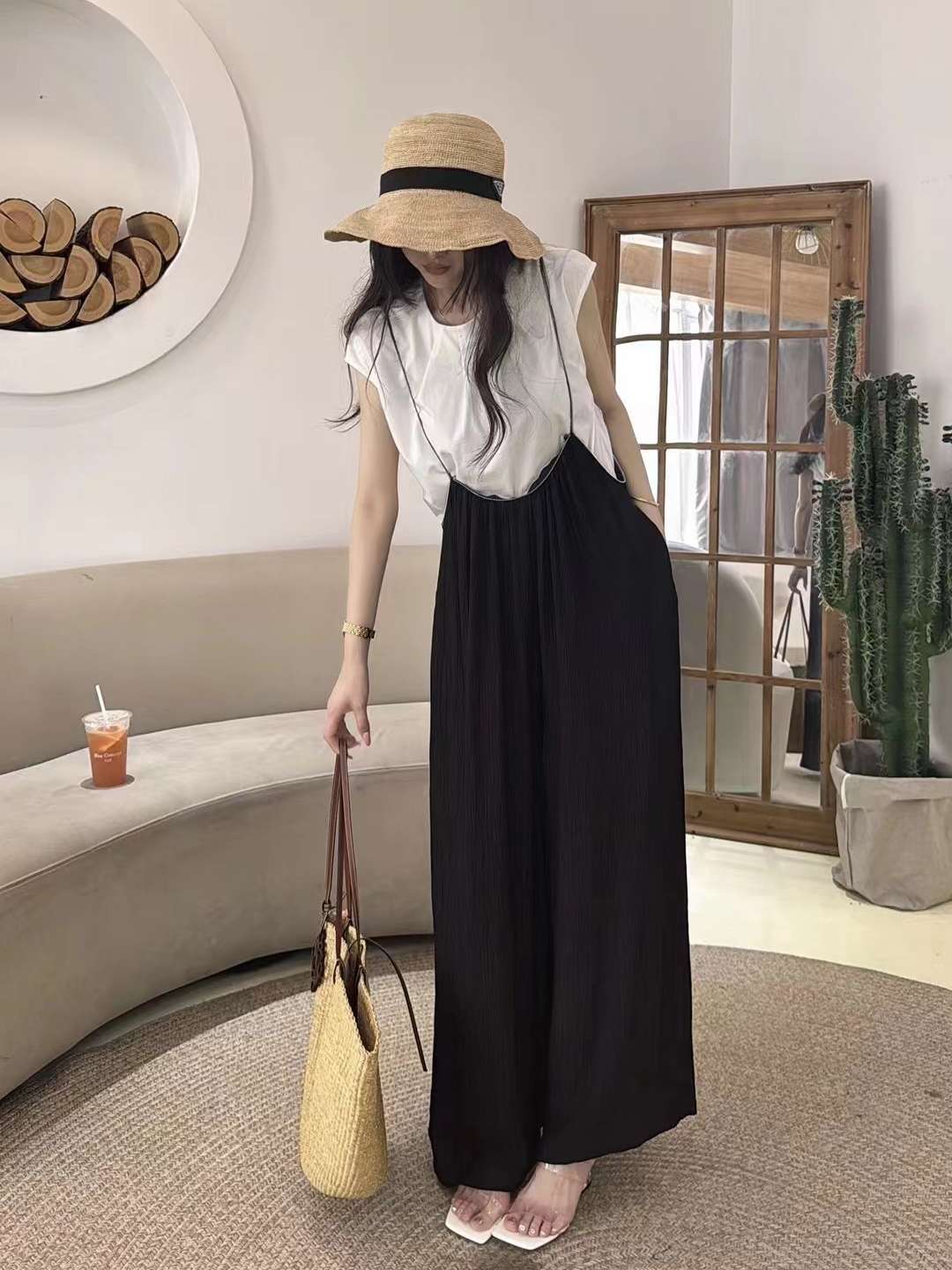 大人可愛いゆったりワイドパンツサロペット