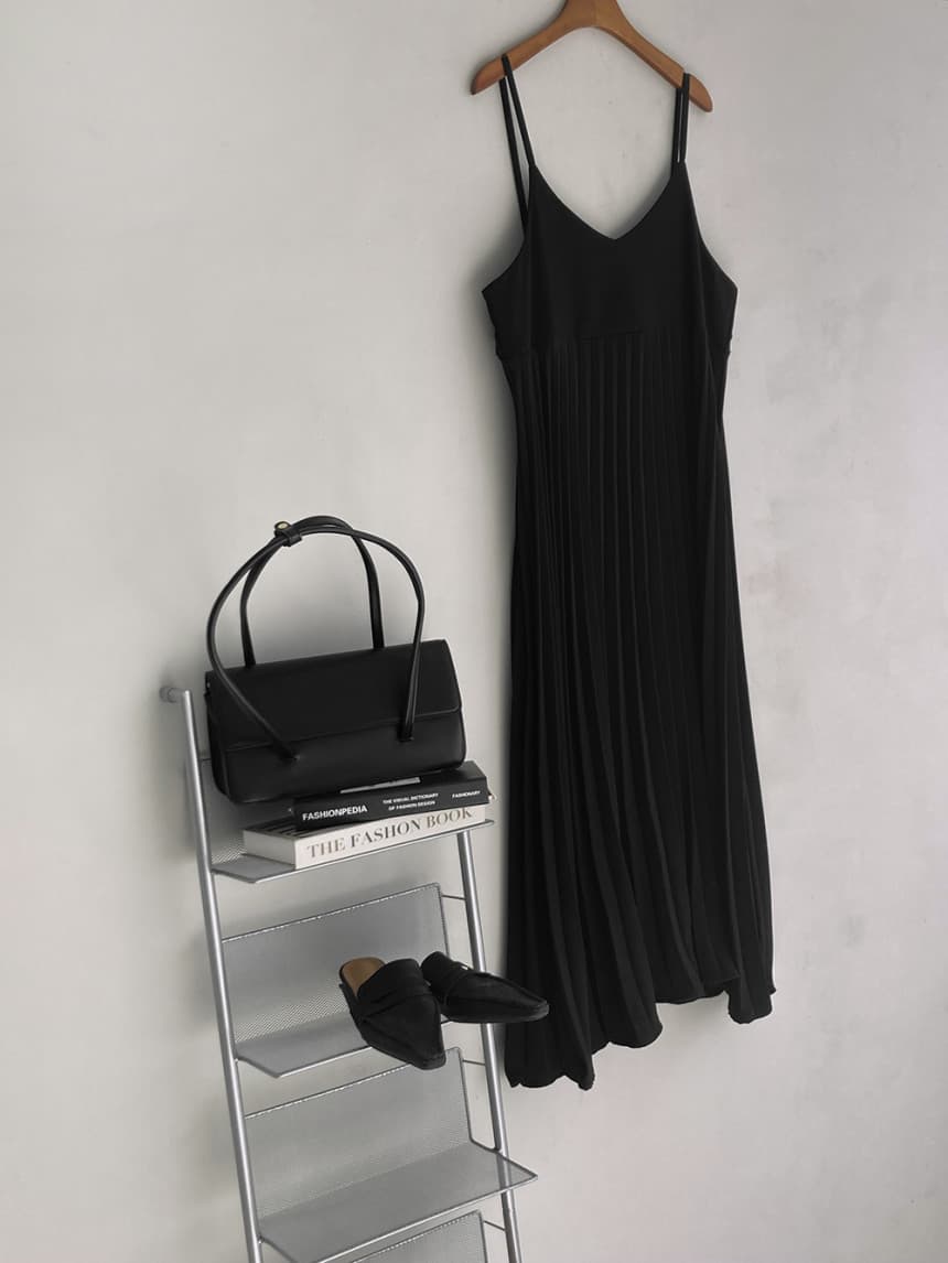 とろみ感プリーツサロペットスカート