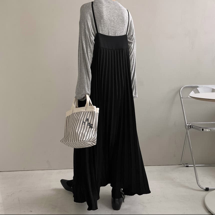 とろみ感プリーツサロペットスカート