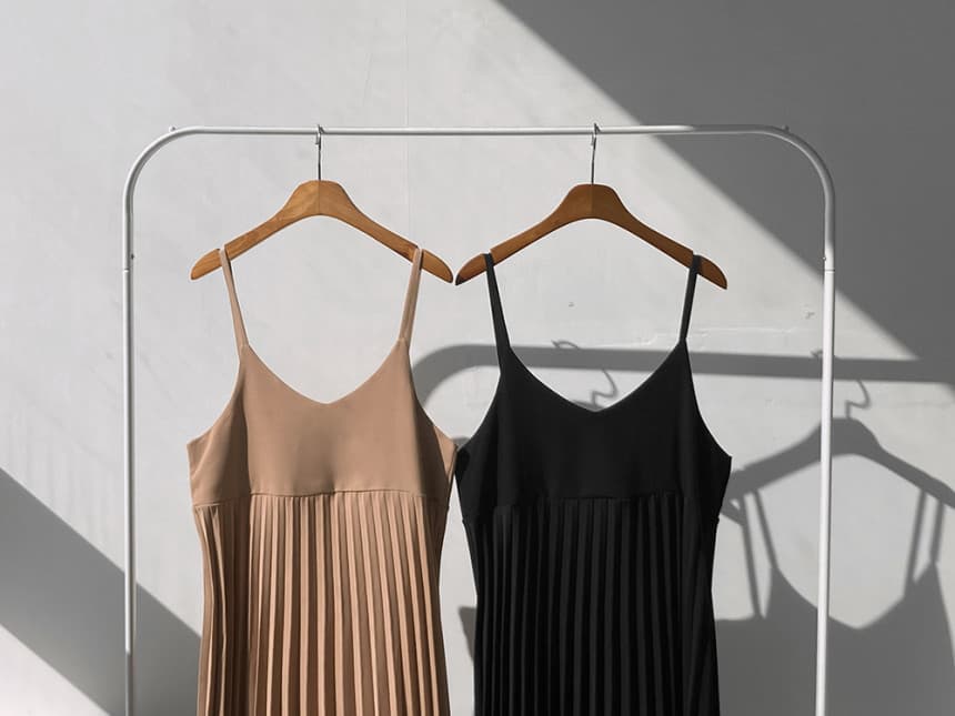 とろみ感プリーツサロペットスカート