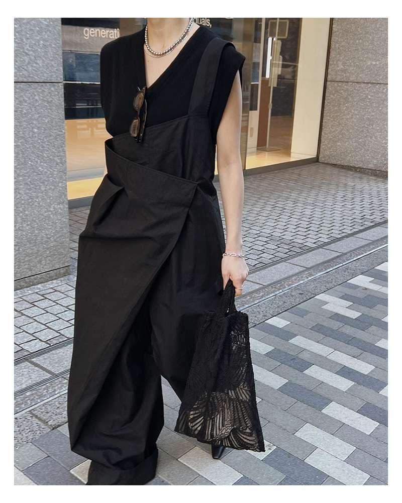 モダンシックなサロペット風ワイドパンツ