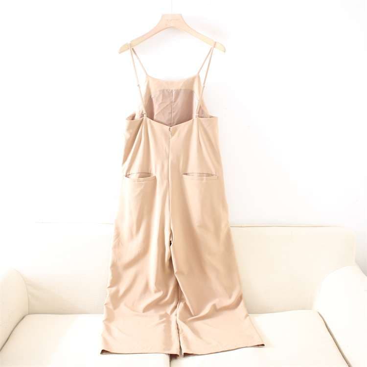 ゆったりシルエットの上品サロペット