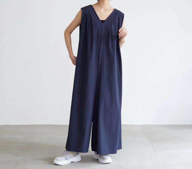 サロペット ゆったりシルエットのノースリーブジャンプスーツ