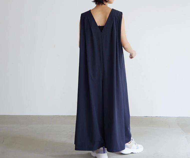 サロペット ゆったりシルエットのノースリーブジャンプスーツ