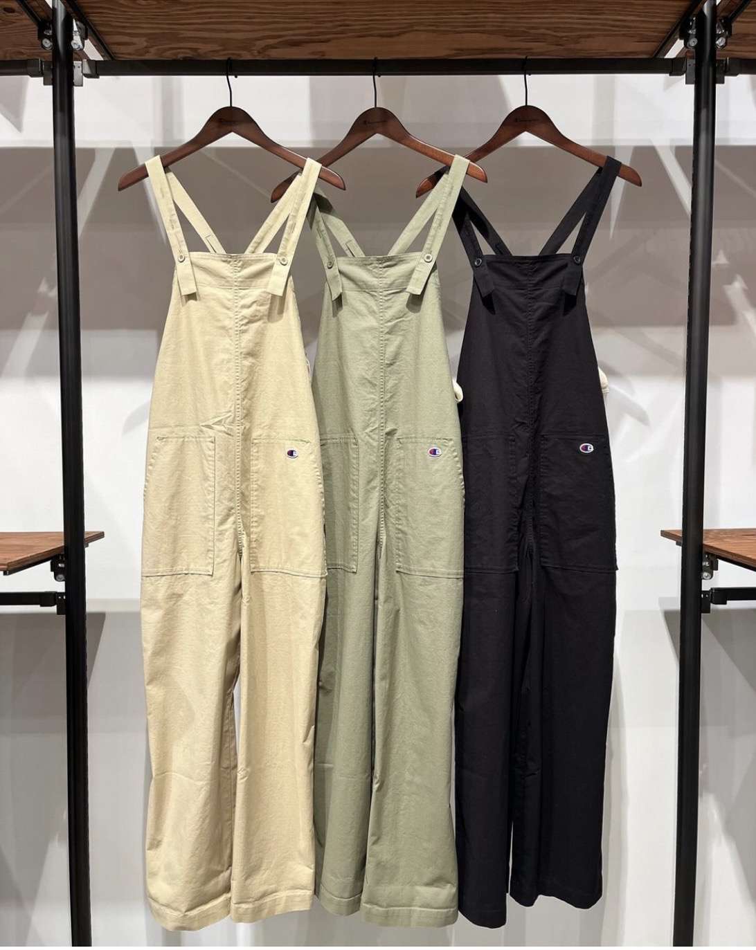 軽やかな涼感リネンサロペット