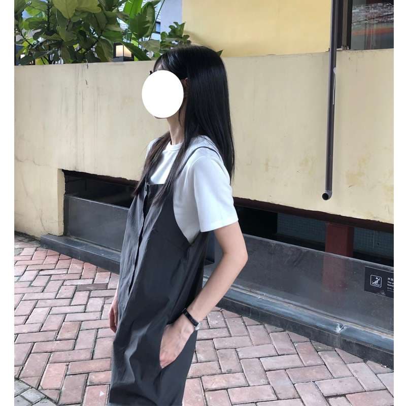 シンプルカジュアルなリネンサロペット