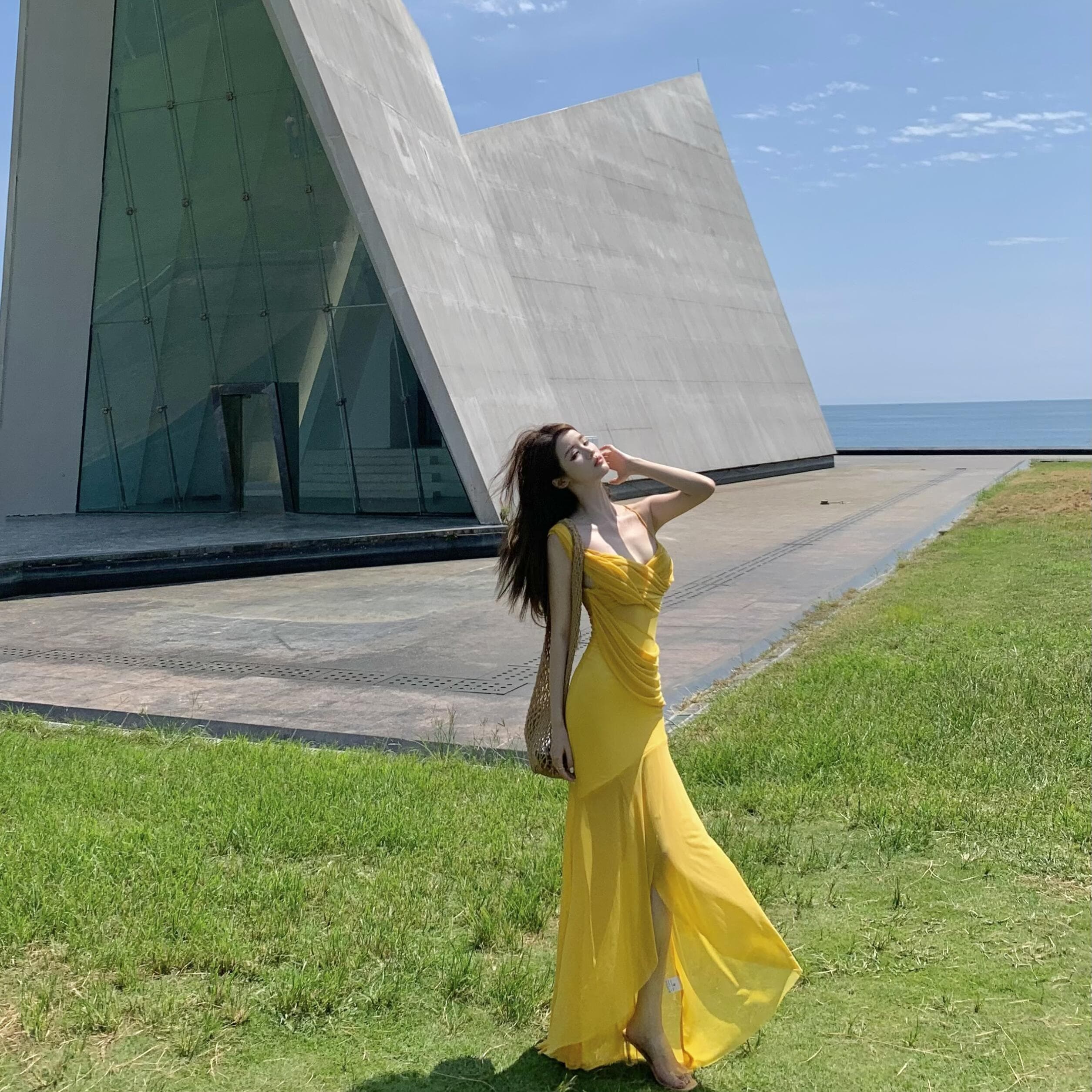 優美な曲線美キャミロングサロペット